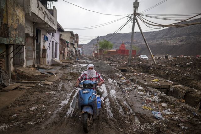 A motorist makes their way near the Ghazipur landfill.