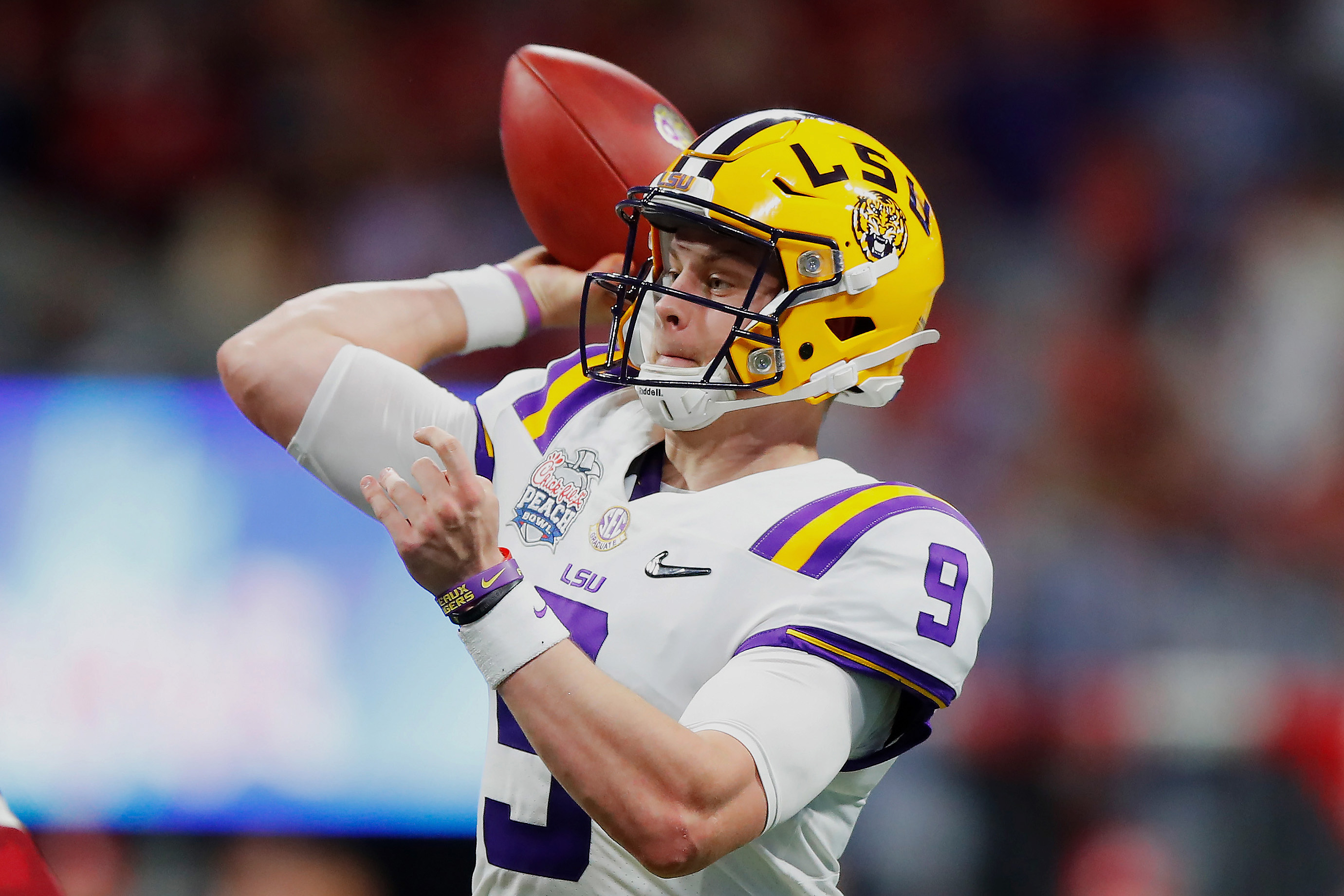 Joe Burrow throws for seven touchdowns in LSU's rout of Oklahoma