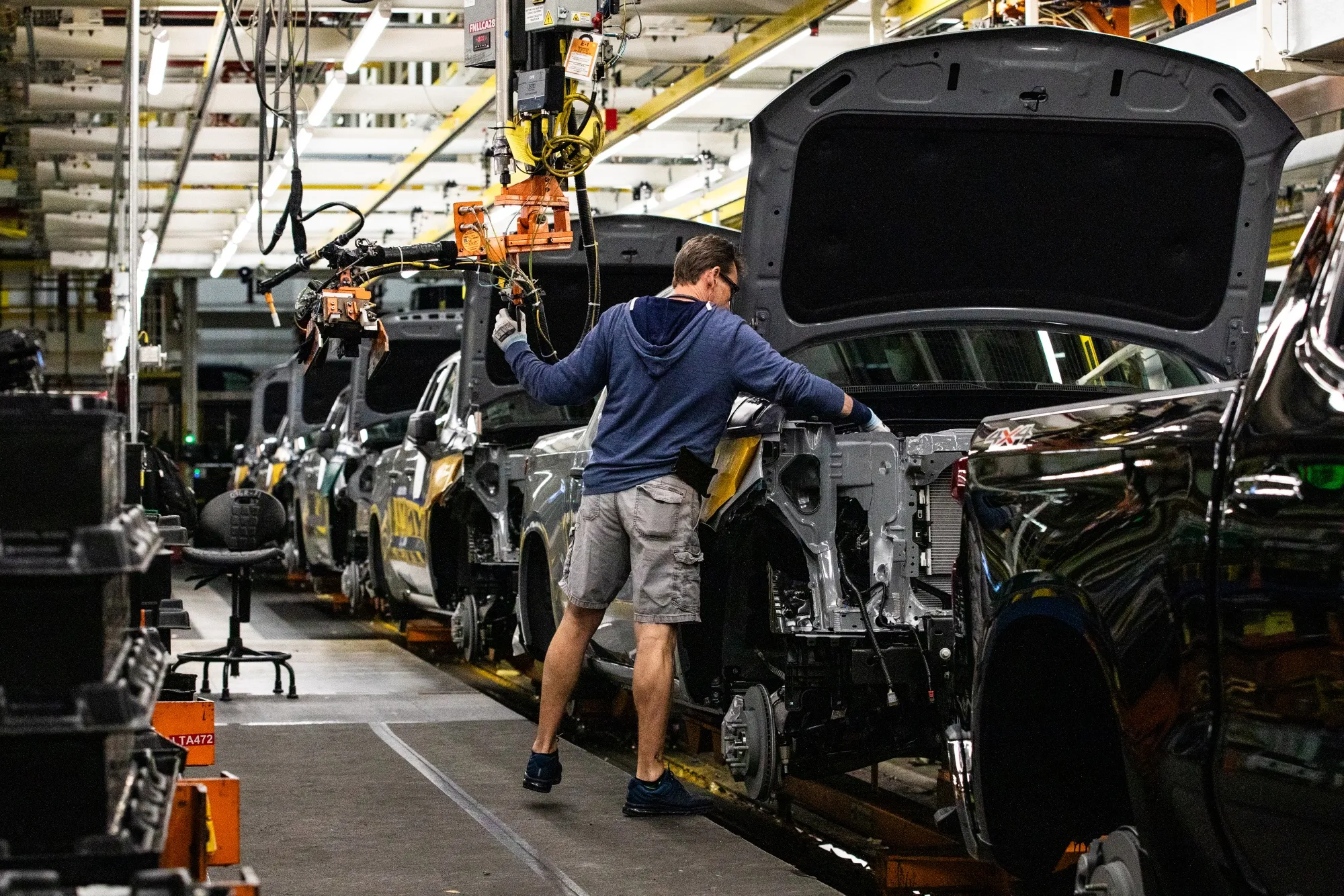 US Industrial Production Stagnates as Factory Output Declines 