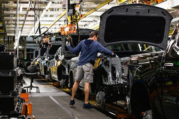 Inside A General Motors Assembly Plant Ahead Of Earnings Figures