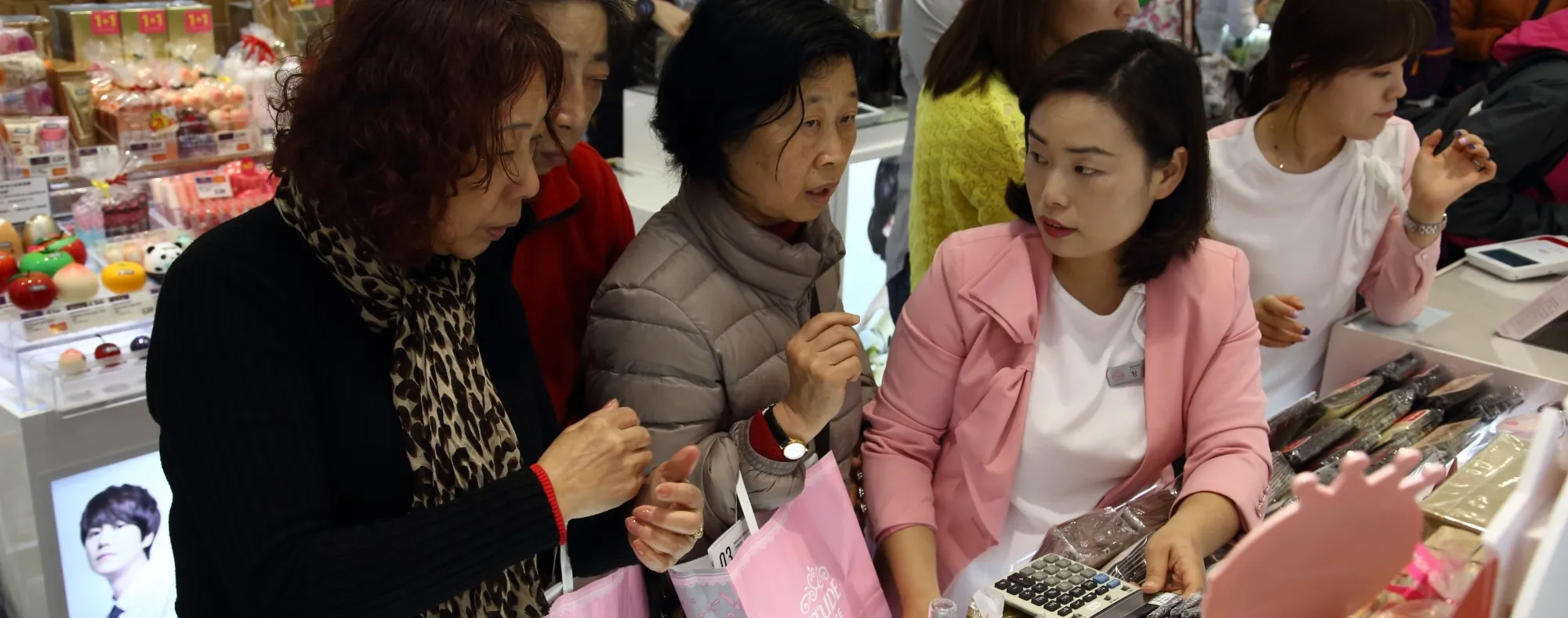 Images Of Tourism And Shopping As South Korea Plans To Draw 10 million Chinese Visitors A Year By 2020