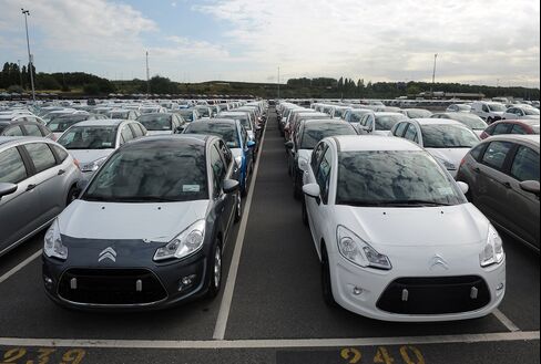 French Jobless Fears Mean No Europe Fix for Auto Overhang