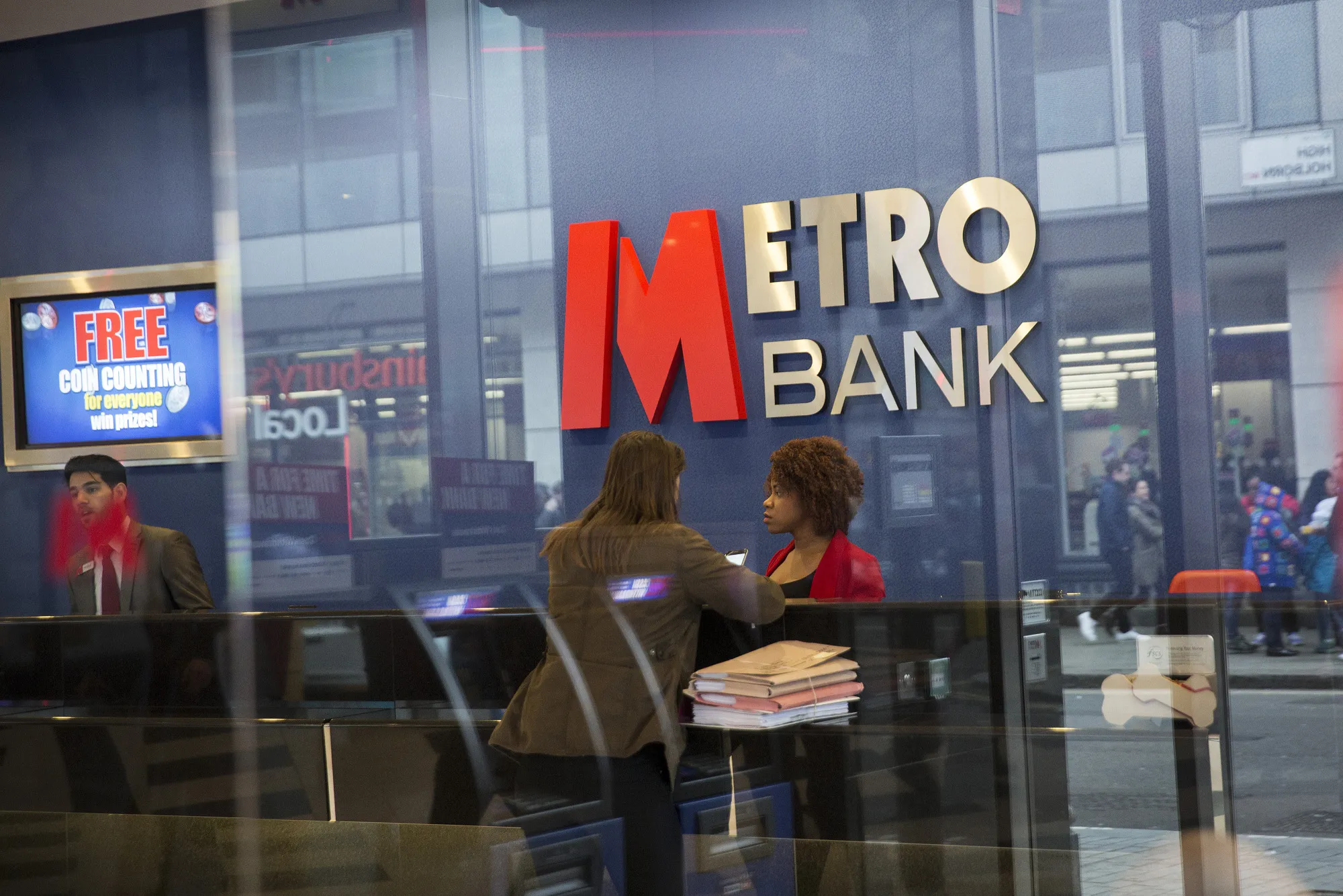 Metro Bank Shares Plunge to Record Low as Regulators Circle - Bloomberg