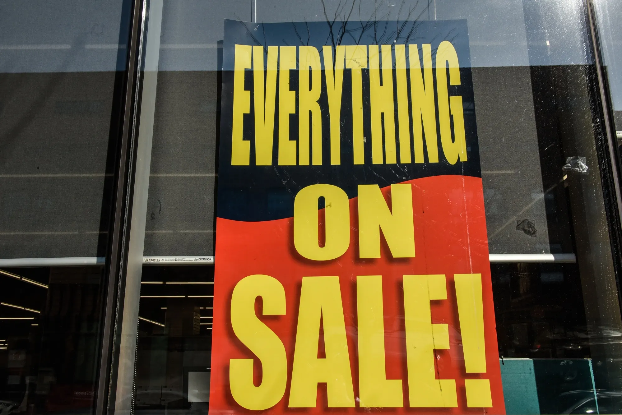 The possibility of a recession in the next 12 months has increased to 65%, according to a Bloomberg survey of economists.