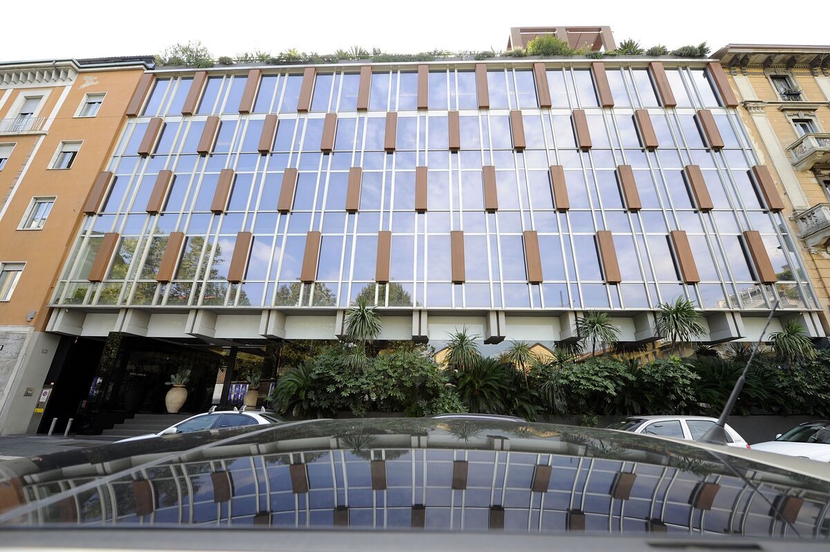 Dolce & Gabbana Weighs Sale of Milan Properties to Raise Cash