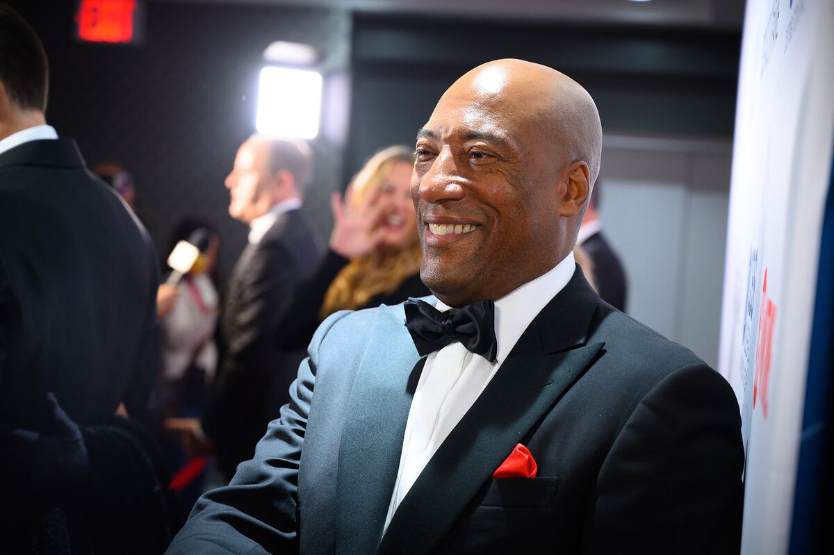 Byron Allen Set to Bid on NFL's Washington Commanders - Bloomberg