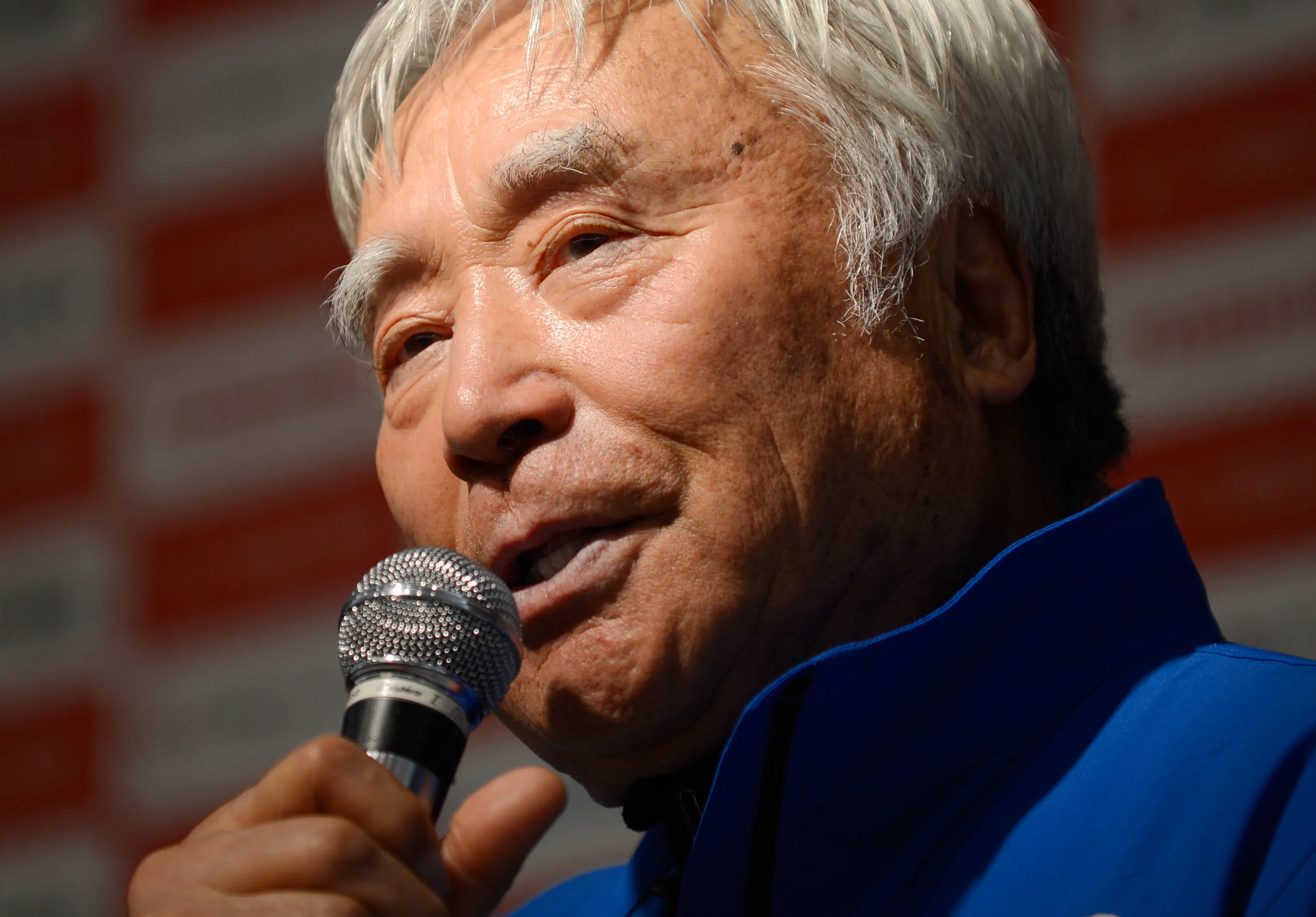 三浦雄一郎さん：史上最高齢でエベレスト登頂－80歳で記録を奪還