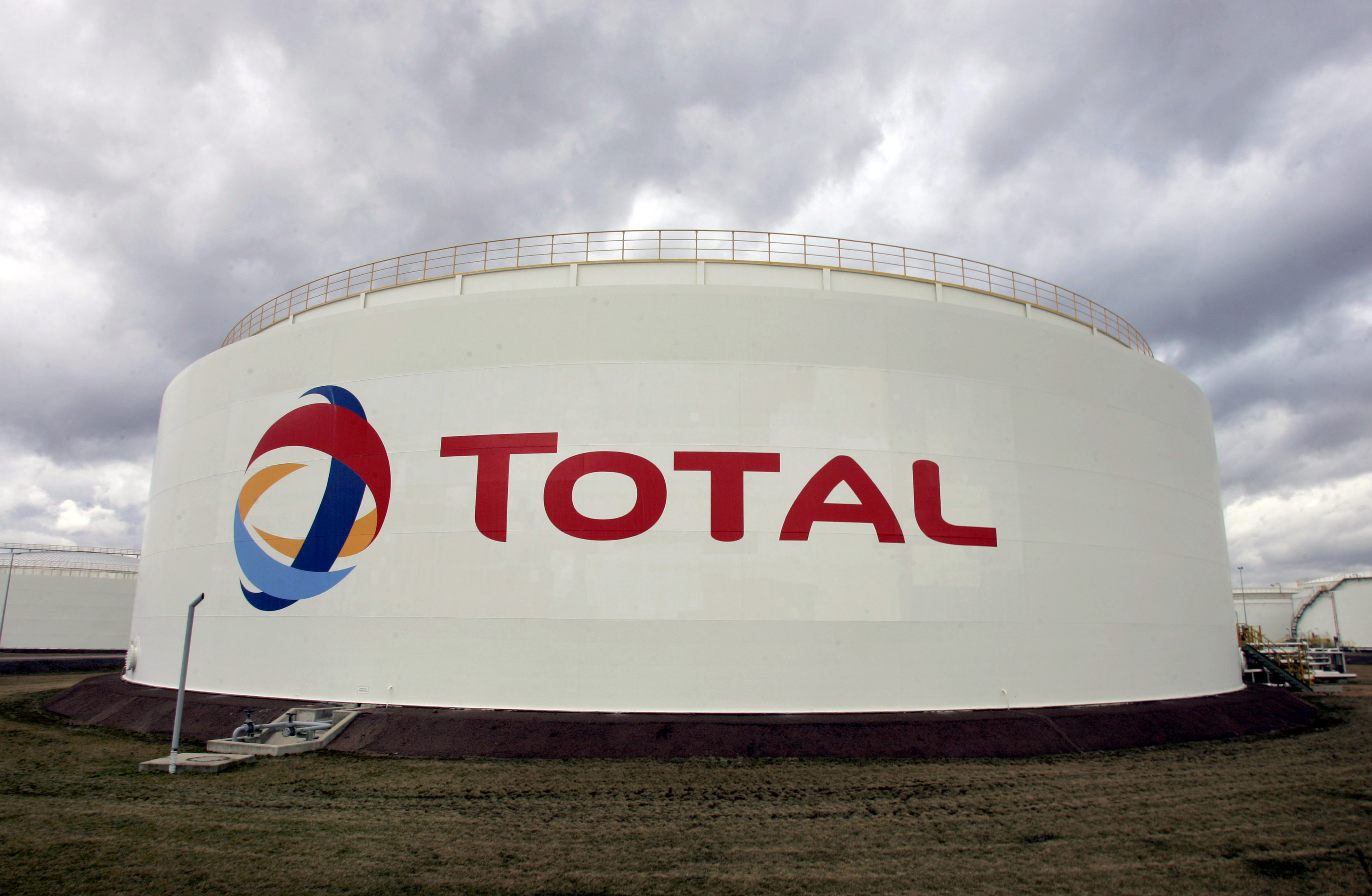 Тотал. Нефтяная компания total Франция. Компания total. Total Energies компания. Компания Тоталь Франция.