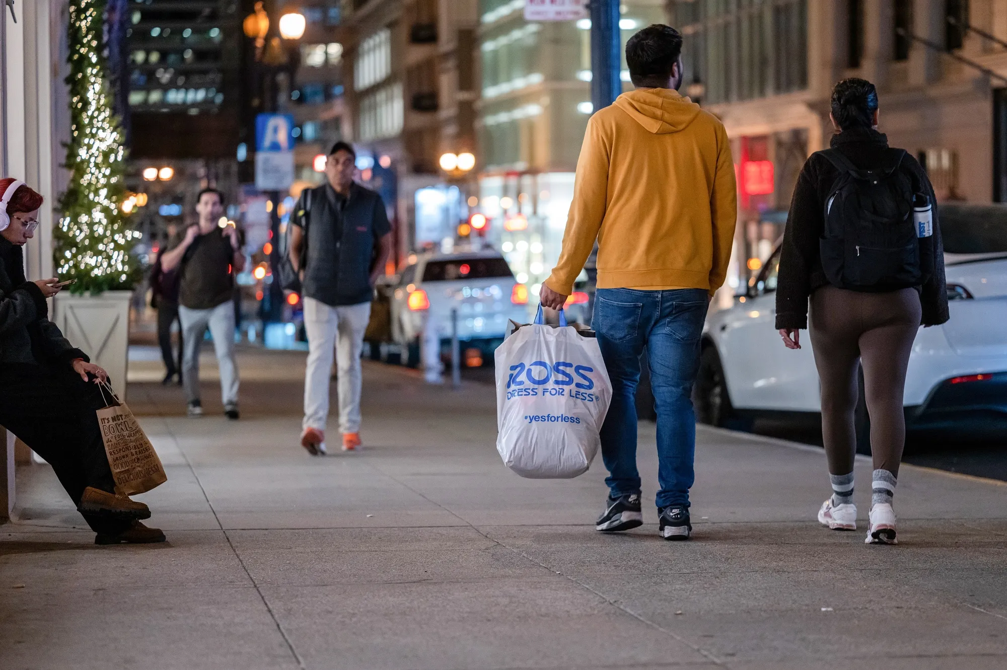 Shoppers&nbsp;in San Francisco, California.