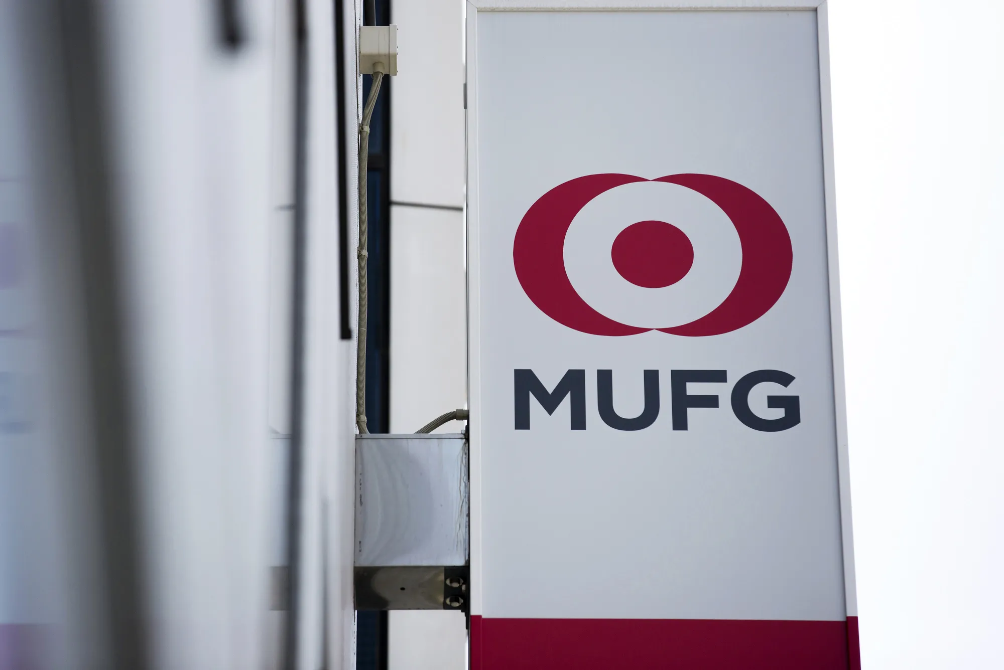 Mitsubishi UFJ Is Said to Consider Sale of U.S. Banking Unit - Bloomberg