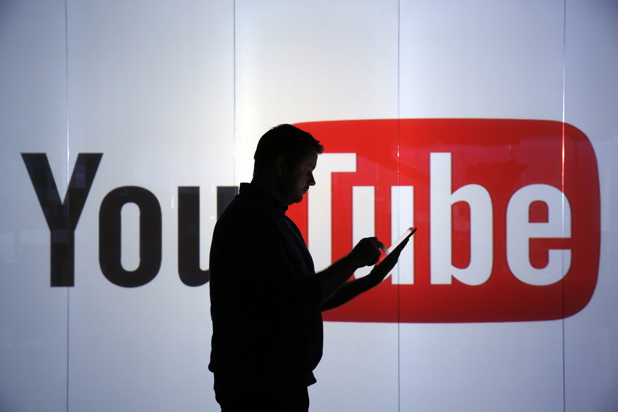 YouTube's Sales Shock Leaves Wall Street Demanding Growth - Bloomberg