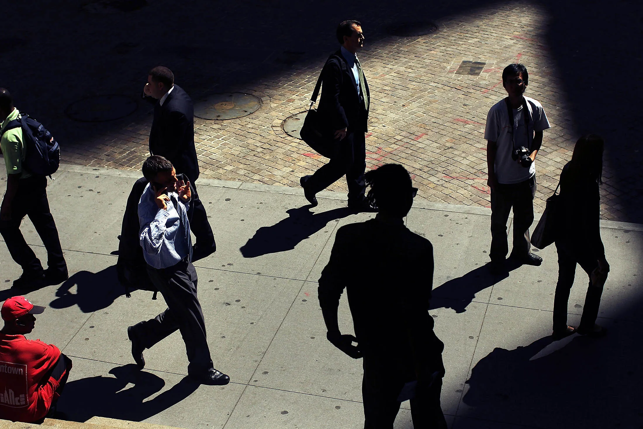 1490329541_wall street workers