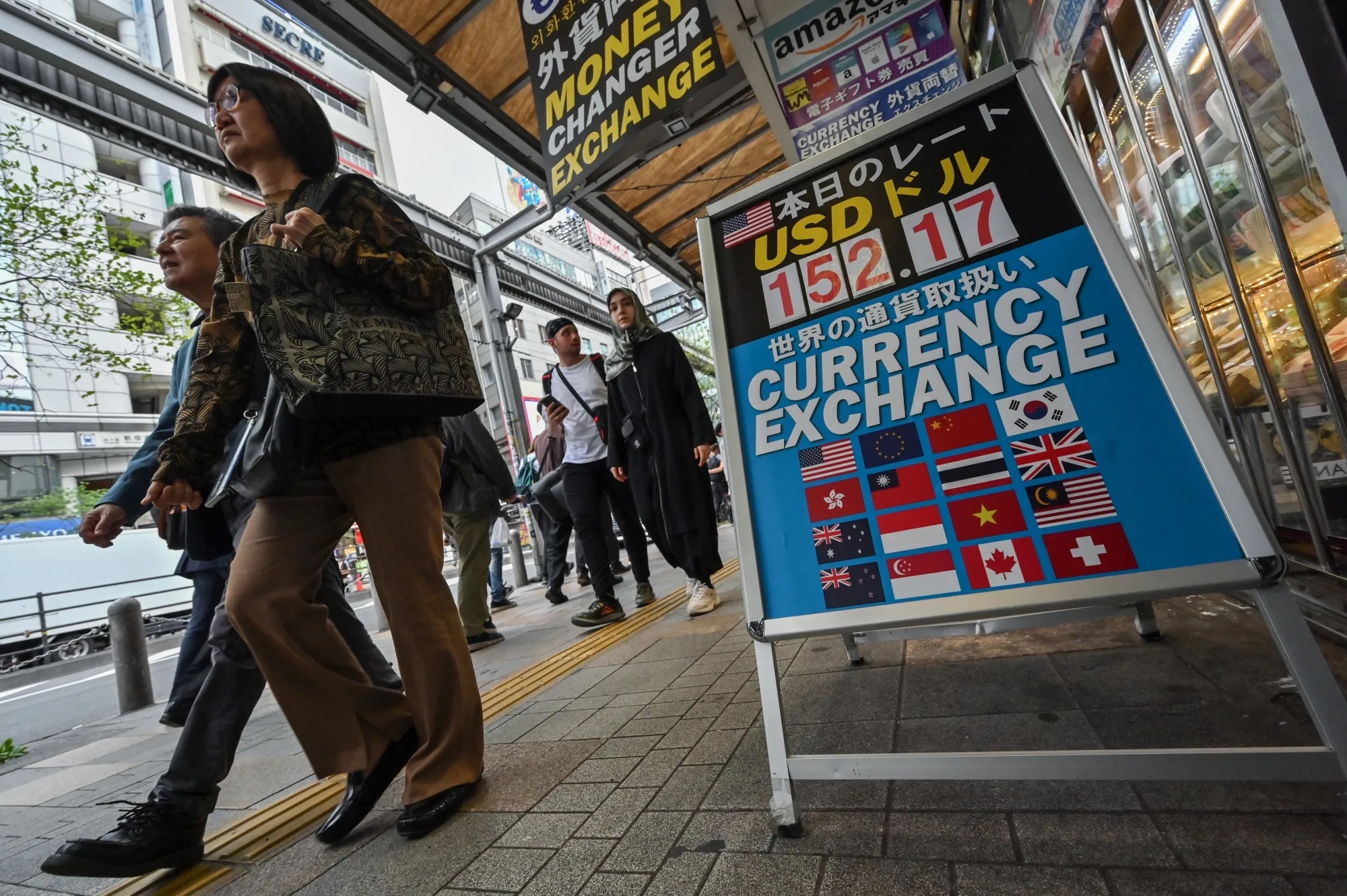 Who is afraid of the good dollar?