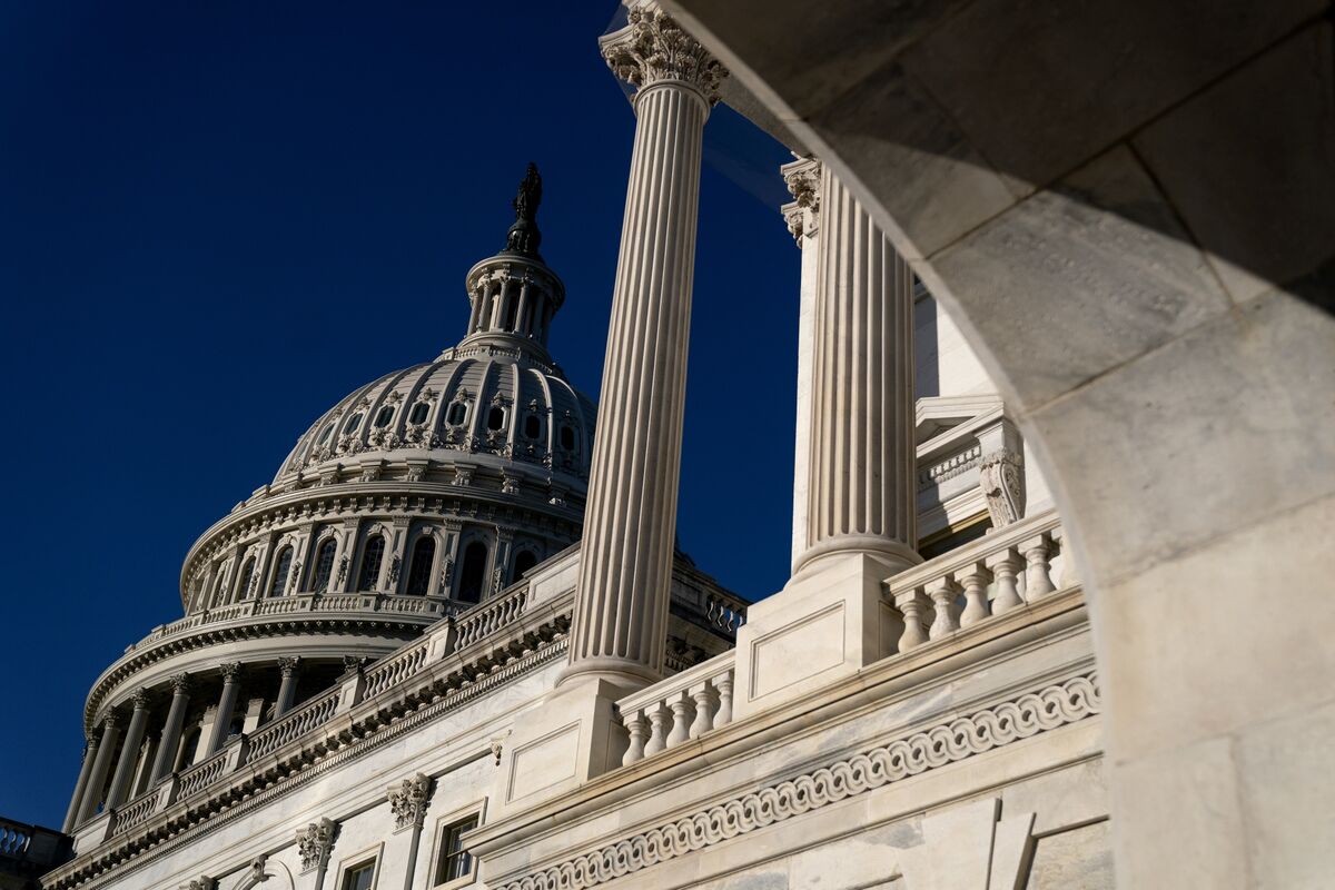 米下院、追加経済対策法案を可決－12日に大統領署名・成立の見通し