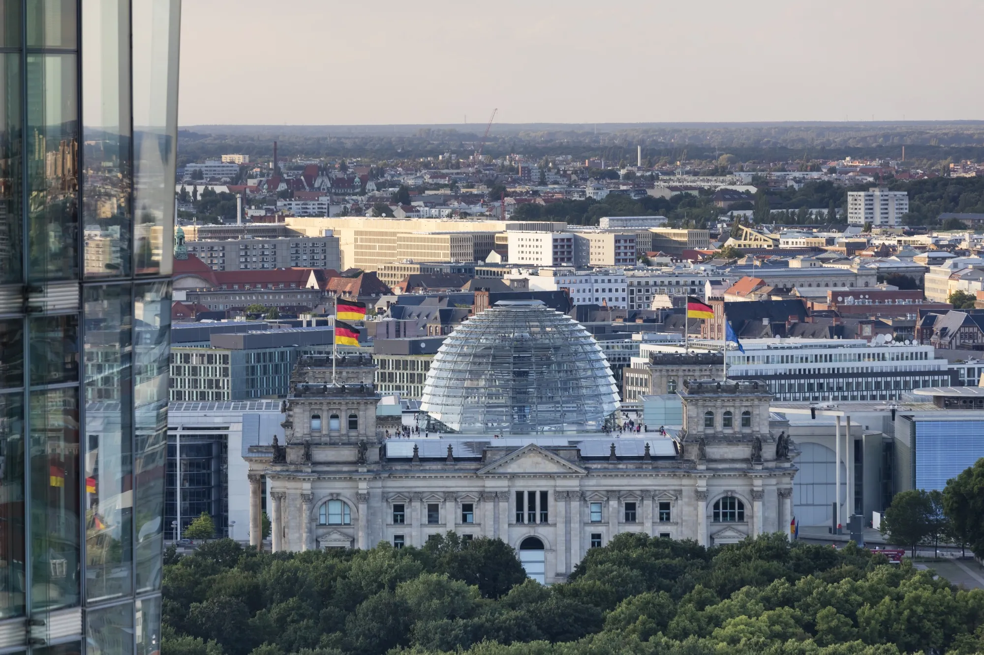 Norman Foster’s&nbsp;renovation of the Reichstag preserved features that point to the building’s long history. Foster sees it as a potential model for restoring Ukrainian cities.
