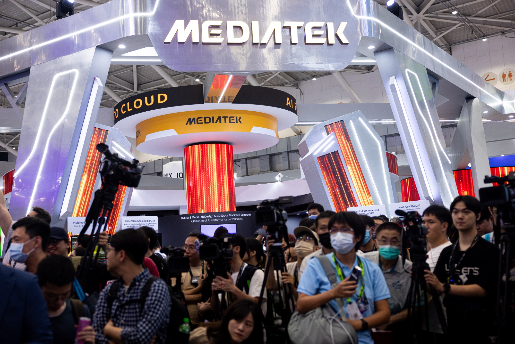 MediaTek branding.