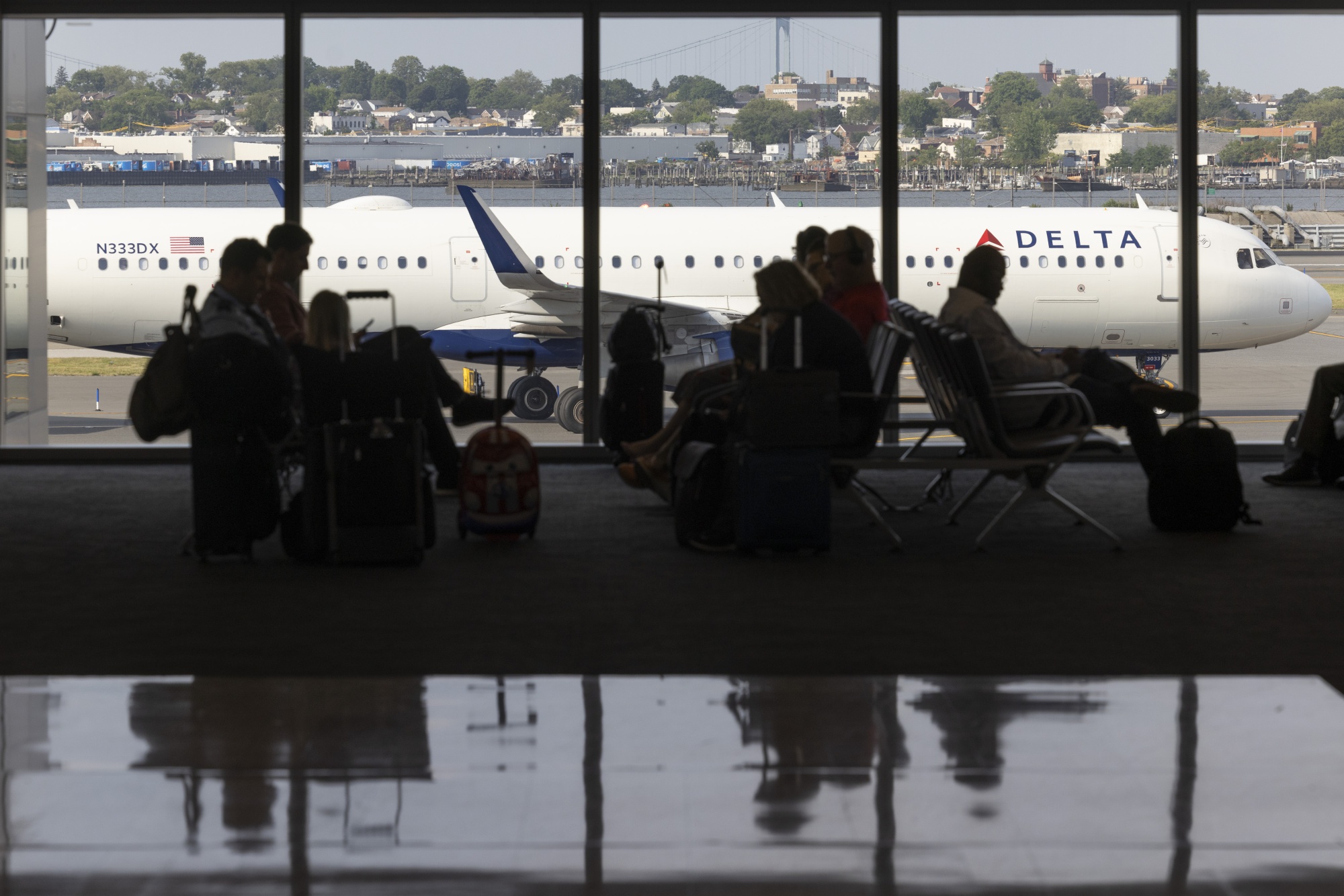 Expedia's 2023 Air Travel Hacks Report: U.S. travelers can save on