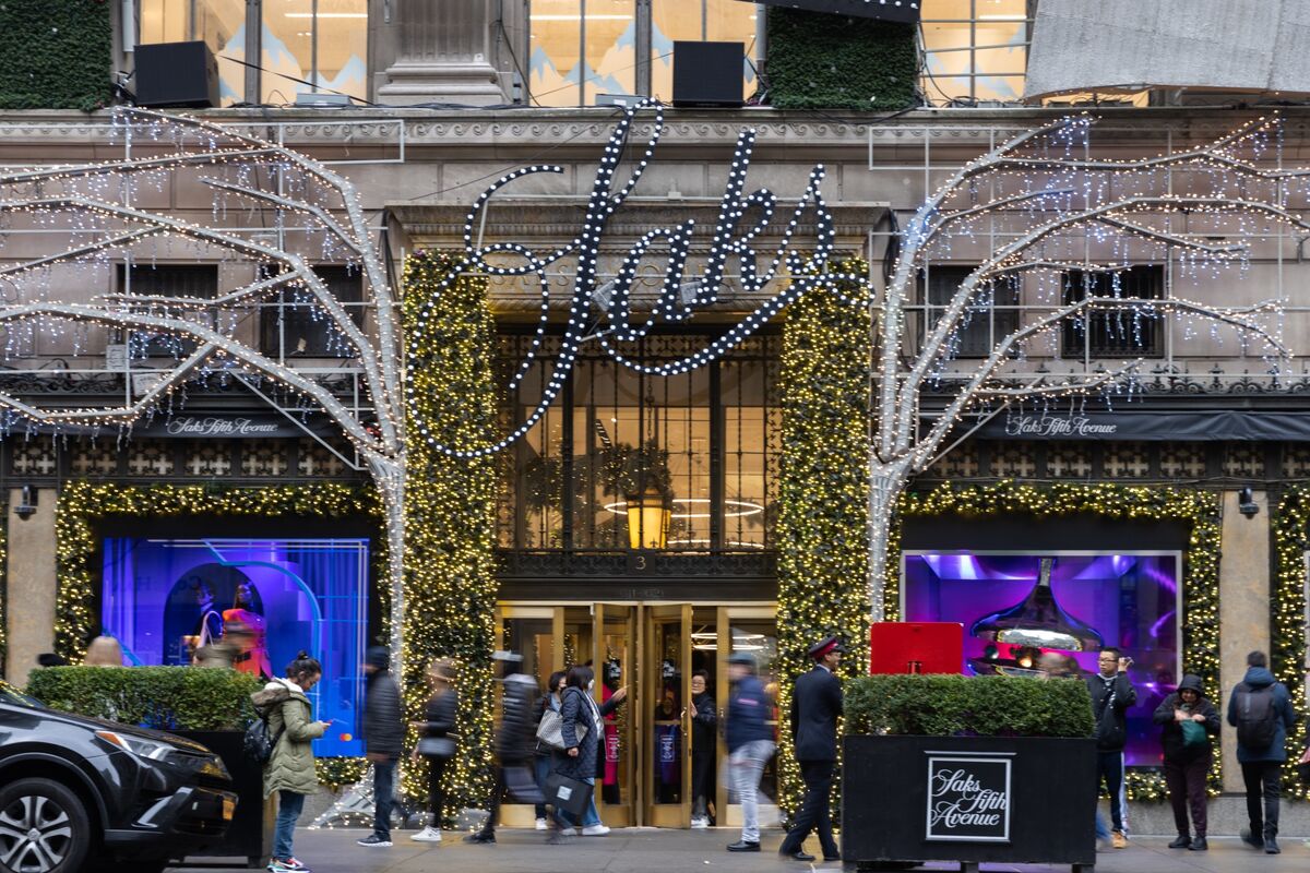 Saks’ Distressed Debt Tumbles to Lows Ahead of Interest Deadline