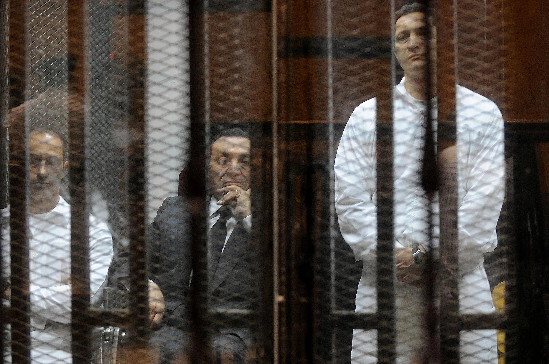 Ousted president of Egypt Hosni Mubarak, center,&nbsp;and his sons Alaa, right,&nbsp;&nbsp;and Gamal, left, are seen on trial&nbsp;in Cairo, on May&nbsp;21, 2014.&nbsp;