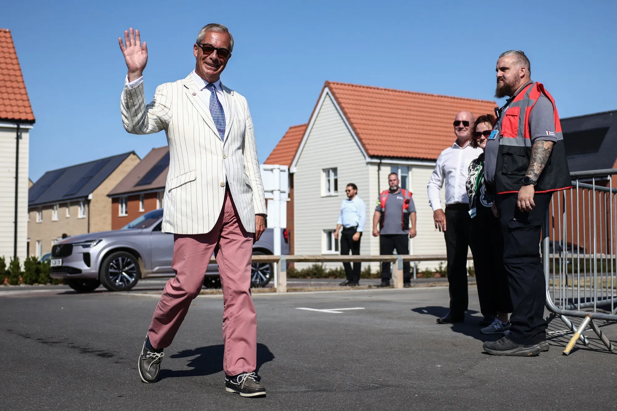 Farage wins over 60% of vote but refuses photo with Count Binface, calling him a 'nobody'; cancels victory speech amid finance questions