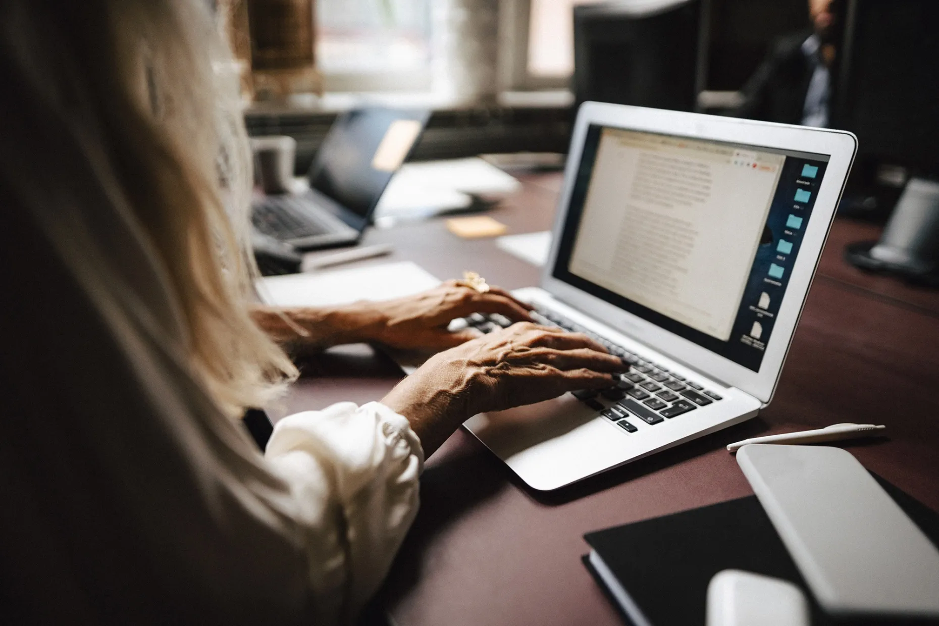 Manifest OS is recruiting lawyers to join its network&nbsp;of attorneys, giving them access to software intended to boost their revenue by leveraging AI.