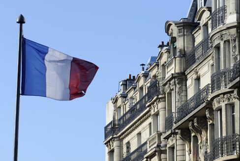 Paris Housing Prices Sputter as Hollande’s Taxes Threaten Boom