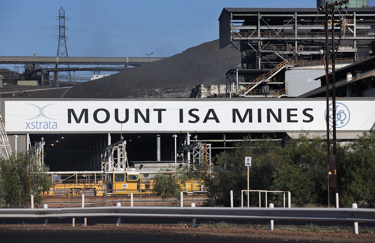 Glencore Gets $395 Million From Australia to Keep Smelter Open