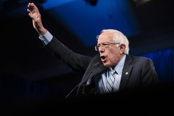Bernie Sanders Enjoys Newly Found Frontrunner Status in Iowa