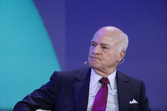 KKR’s Henry Kravis Invests in Crypto Fund