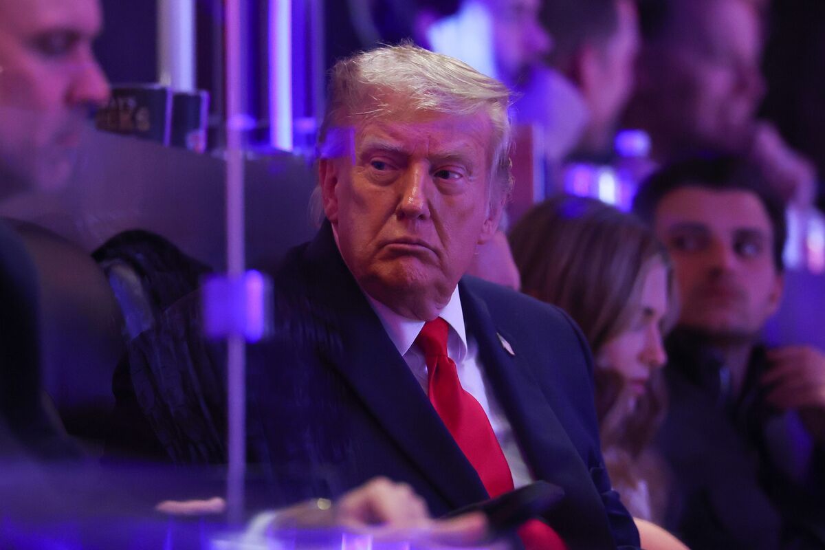 bloomberg.com - John Harney - Trump Reports Receiving About $120,000 in Sports Events Tickets