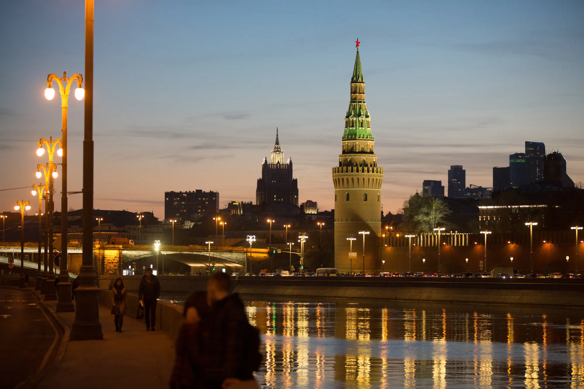 Russia Hints at Pause on Rates as Sanctions Throw Off Easing 