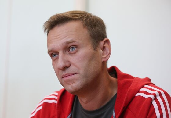 Merkel Demands Kremlin Answer After Poison Found in Navalny