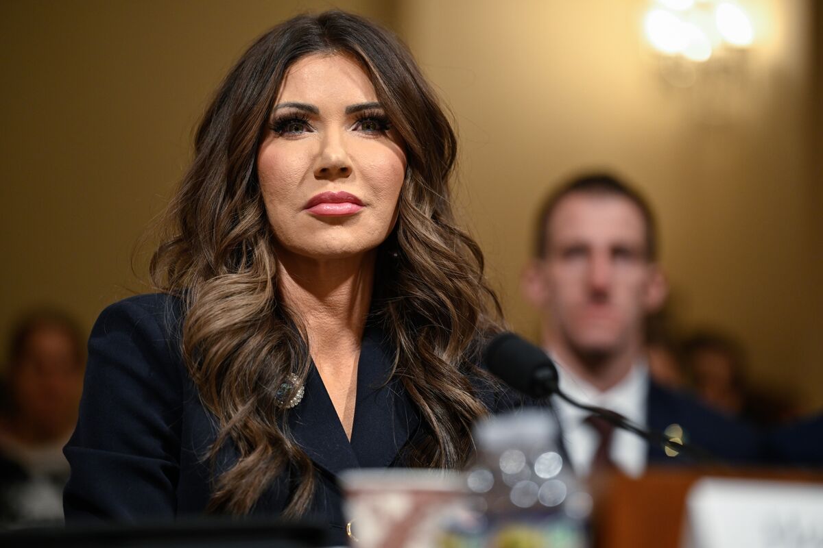 
                            US Seeks to Block Noem Contempt Hearings on Venezuelan Removals