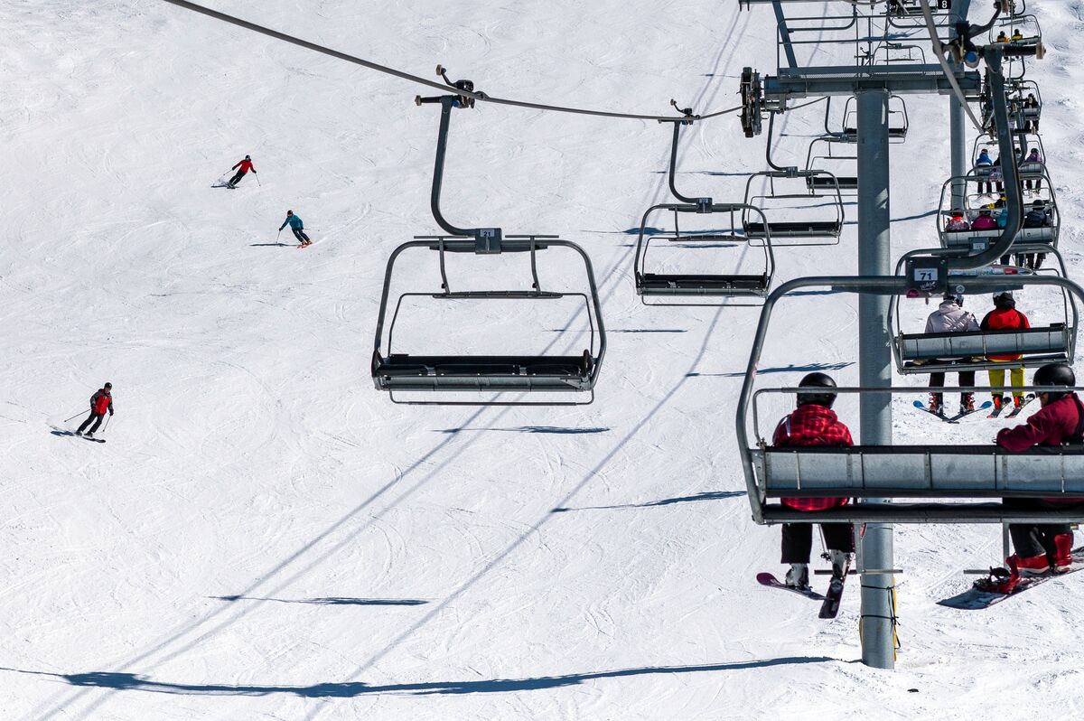 Vail Resorts Misses 1Q Rev. Estimates, Keeps Full-Year Guidance