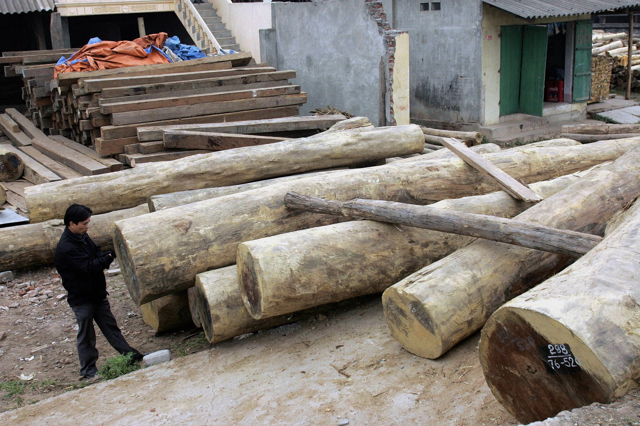 A private wood processing workshop owner