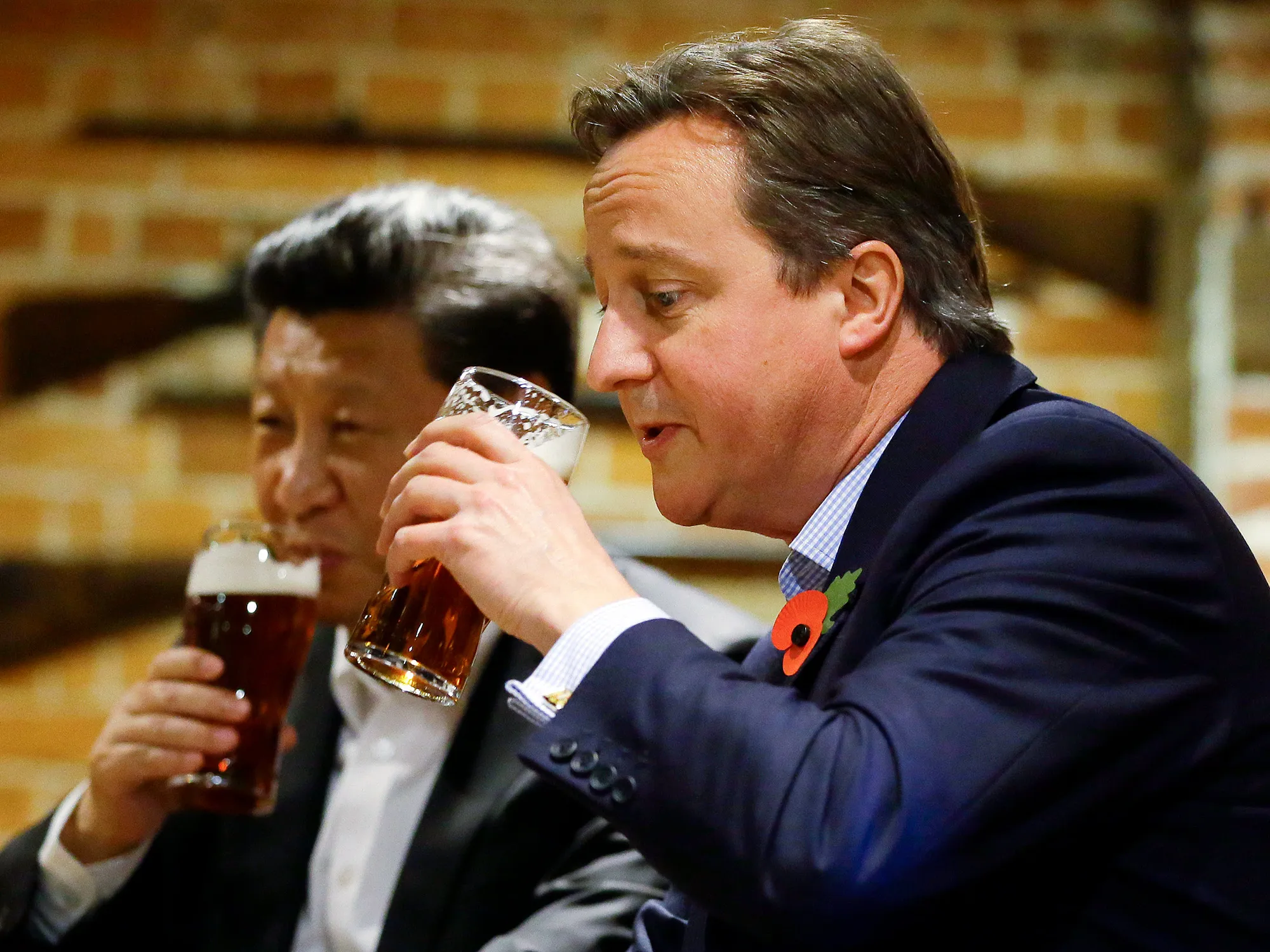 Xi Jinping and David Cameron drink beer during a visit to Princes Risborough, U.K., in 2015.