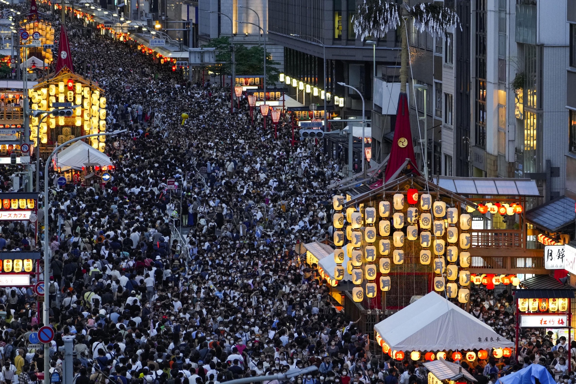 Japan Travel: Tourist Guide to Summer Festivals, From Kyoto to Tokyo and  Osaka - Bloomberg