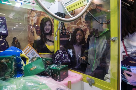 Claw Machine Craze Has Taiwan Looking Behind the Sofa for Coins