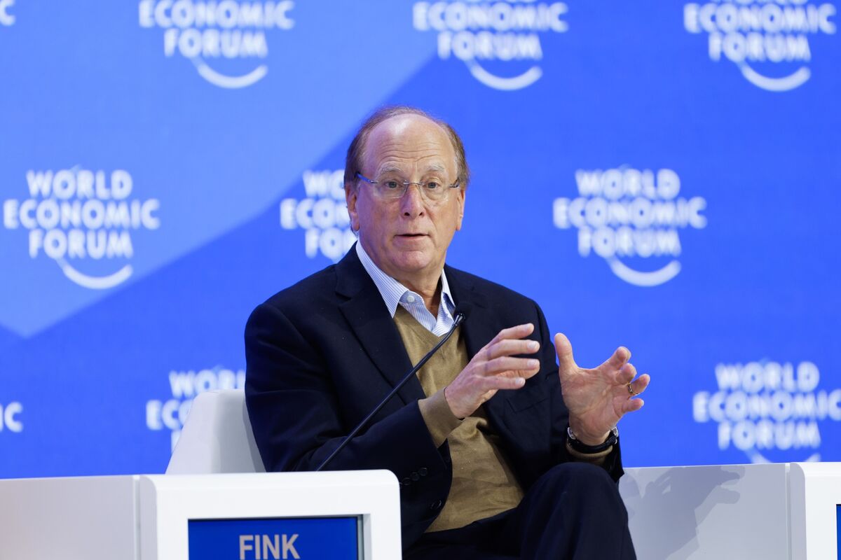 Larry Fink Ponders If US Economy Is Pointing to Rate Hikes Later post image