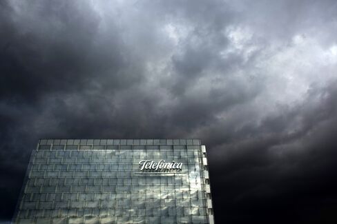 Telefonica Said to Reach Deal to Boost Stake in Telecom Italia