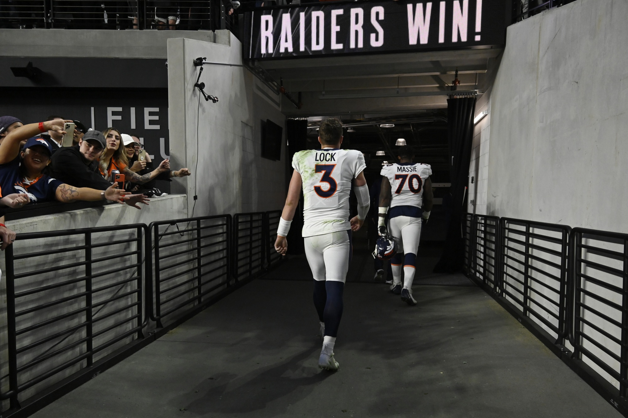 Raiders lock star player out of the building before Broncos matchup