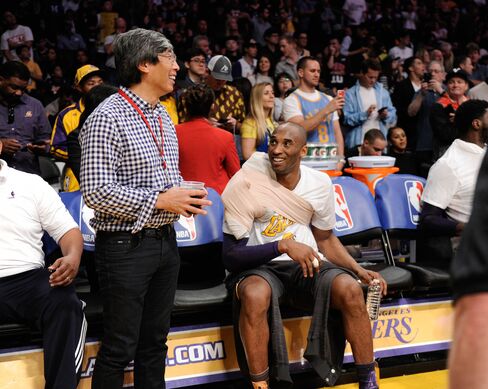 Patrick Soon-Shiong chats with Laker legend Kobe Bryant at an NBA basketball game in March 2016.