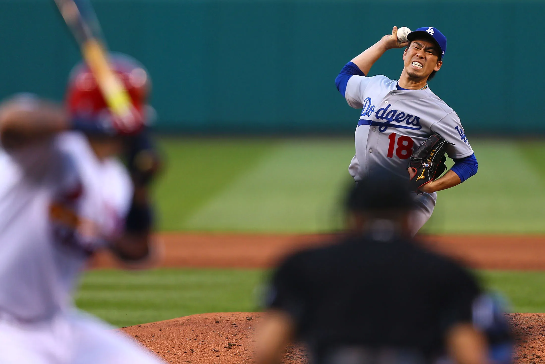 Starter Kenta Maeda of the Los Angeles Dodgers pitches against the St. Louis Cardinals in St. Louis, Missouri, on May 30, 2017.
