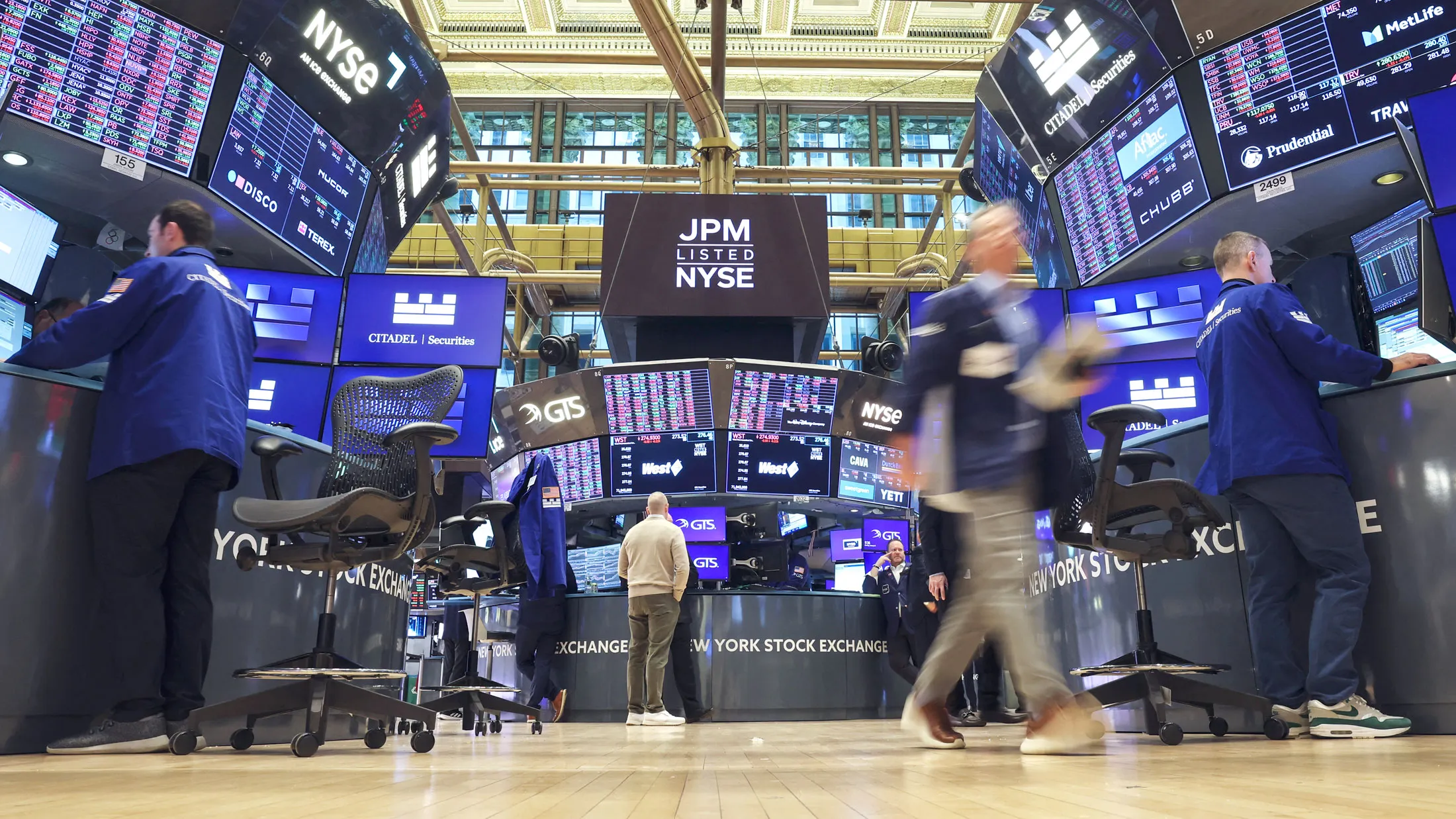 Wall Street’s New Trade Is Dumping Stocks in AI’s Crosshairs