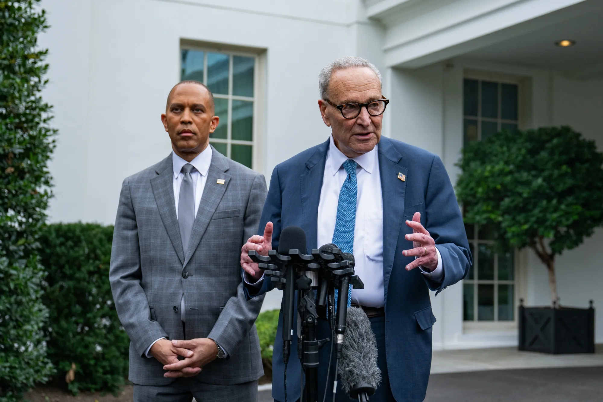Representative Hakeem Jeffries, a Democrat from New York, left, and Senate Minority Leader Chuck Schumer, a Democrat from New York, at the White House in Washington on&nbsp;Sept. 29.