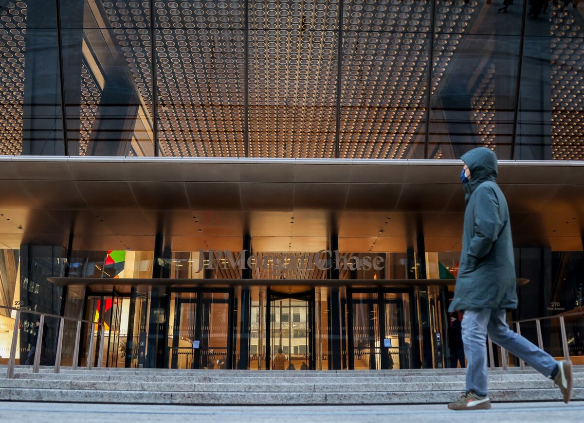 bloomberg.com - Crystal Tse - JPMorgan Tells Its M&amp;A Bankers to Do More to Close the Gap With Goldman