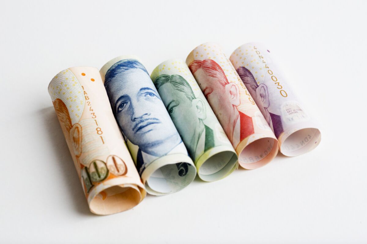 Singapore Dollar Hits Highest in Over 11 Years Versus Greenback