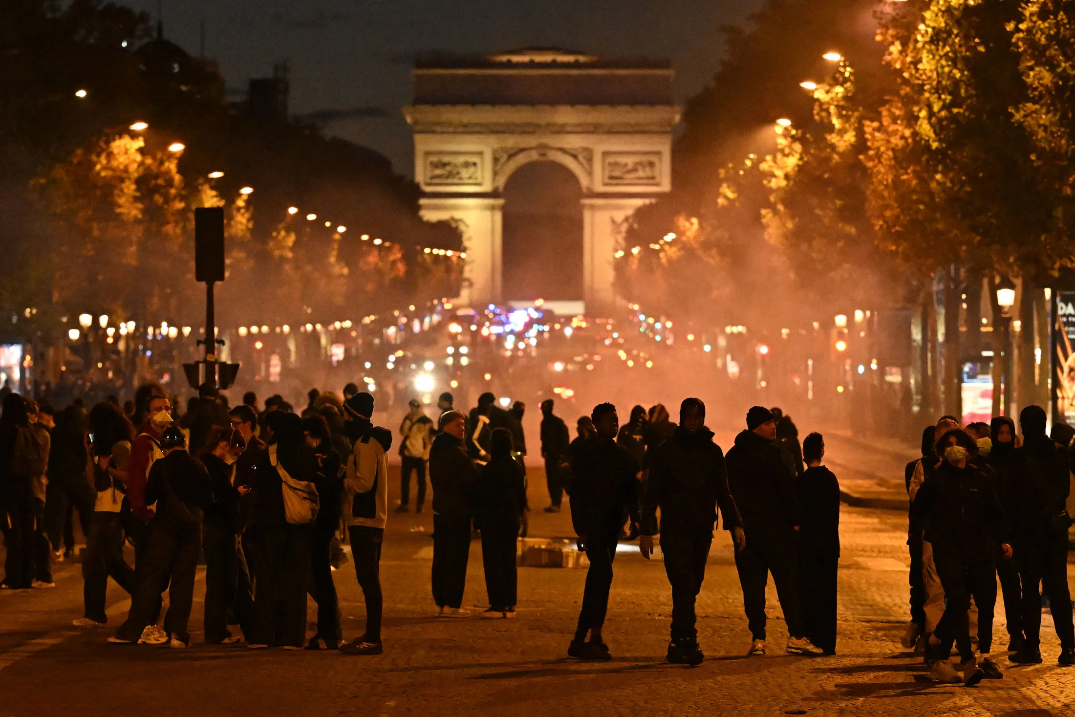 French Protests: Out Goes the Art Fair, in Come the Riot Police - Bloomberg