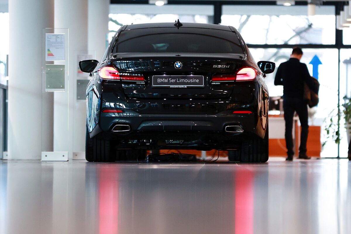 BMW Recalls Almost 700,000 Cars in China on Fire Safety Risk - Bloomberg