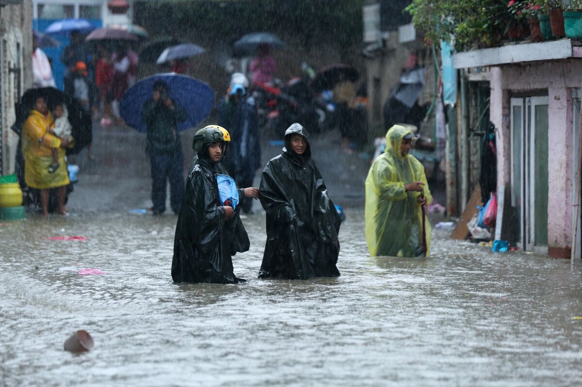 Floods, Landslides Kill at Least 17 People in India’s Bengal